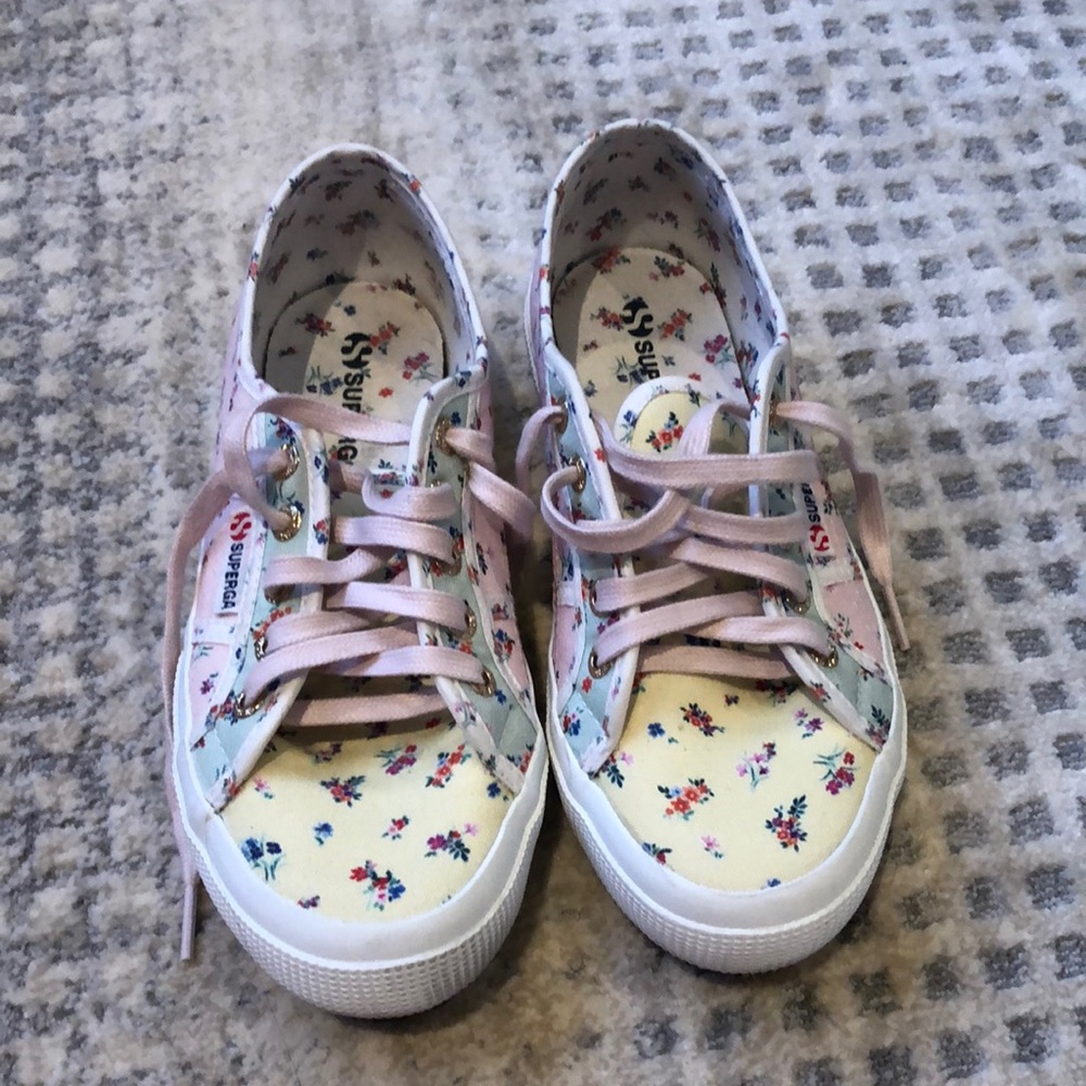 Size 7.5 Superga floral patterned shoes!